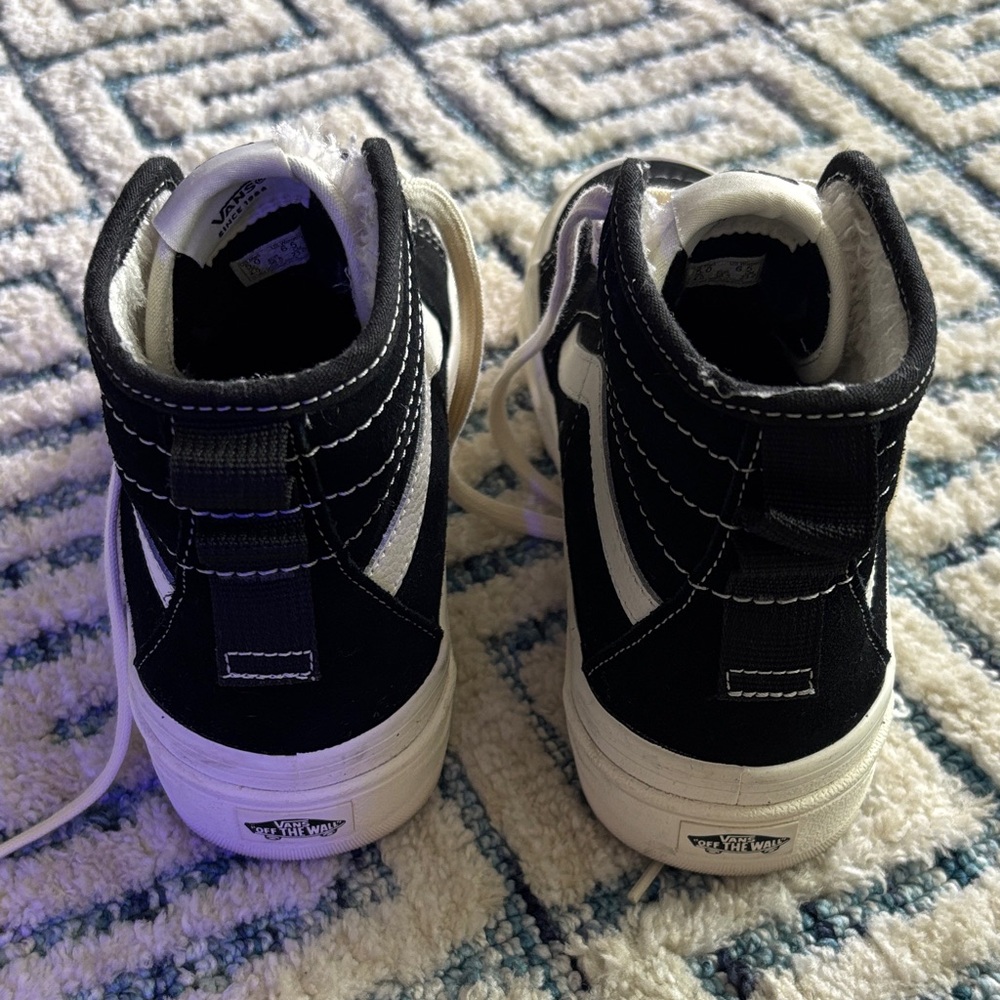 Vans Women’s SK8-HI Sherpa Suede Sentry 'Black White' Size 6.5 - Picture 4 of 8